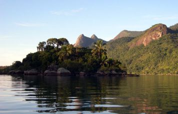 Aproaching Mamanguá